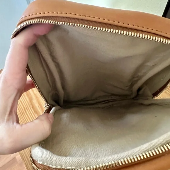 NWT Parker Clay leather sling bag - Picture 10 of 13